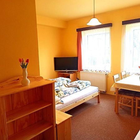 P&P Jicin Apartments - Soukrome 2-3 Luzkove Pokoje S Vlastni Kuchyni A Koupelnou Ngoại thất bức ảnh