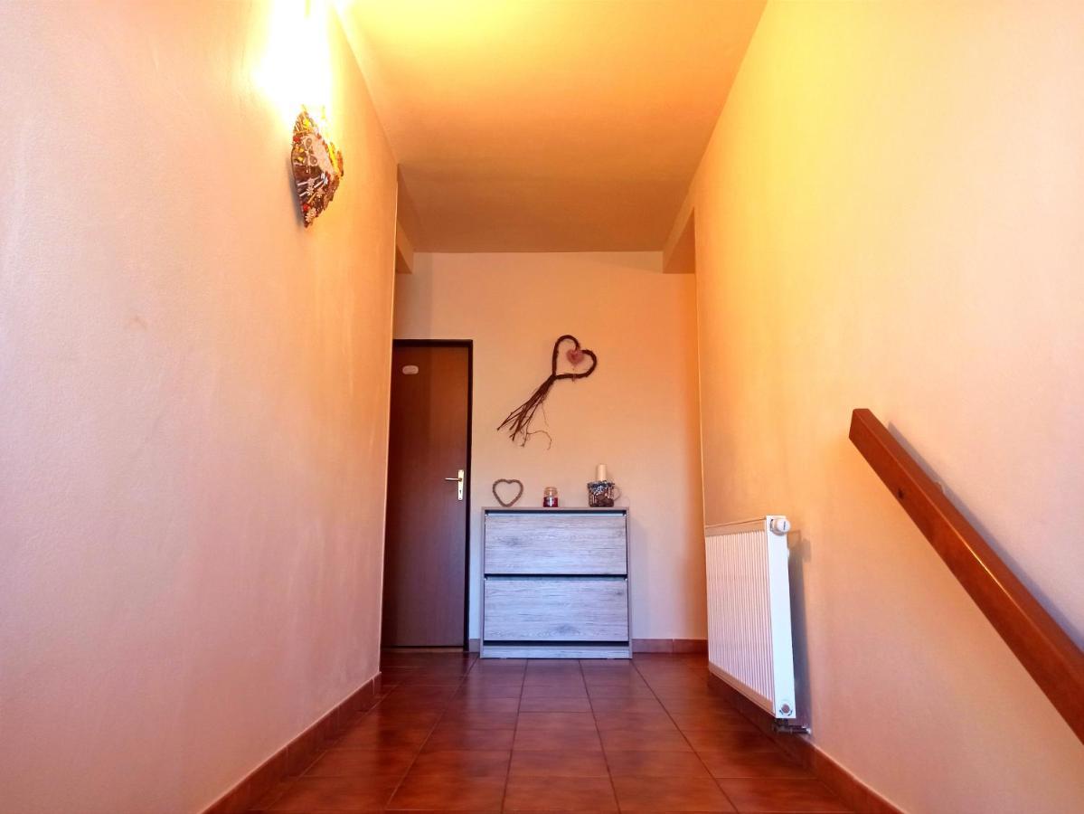 P&P Jicin Apartments - Soukrome 2-3 Luzkove Pokoje S Vlastni Kuchyni A Koupelnou Ngoại thất bức ảnh