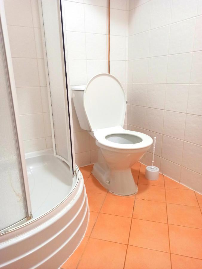 P&P Jicin Apartments - Soukrome 2-3 Luzkove Pokoje S Vlastni Kuchyni A Koupelnou Ngoại thất bức ảnh