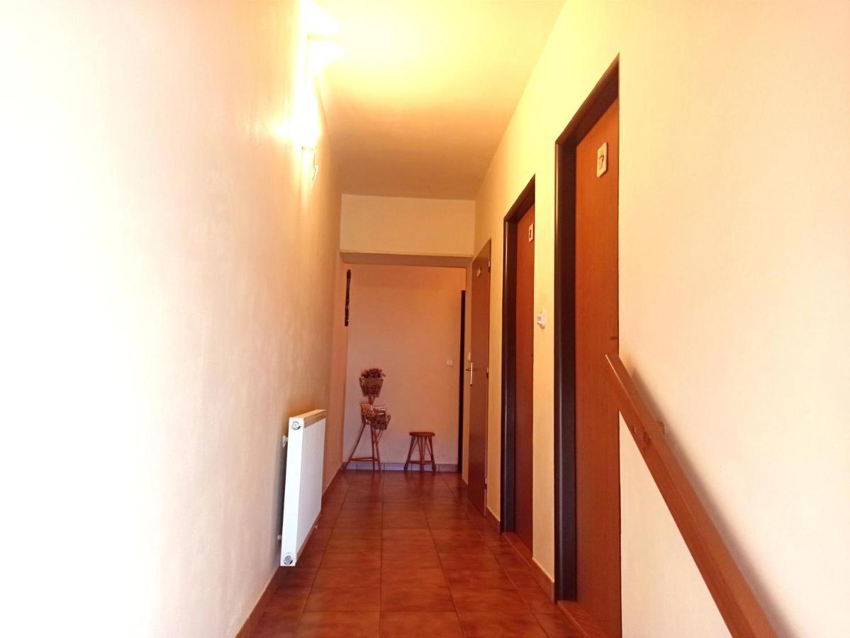 P&P Jicin Apartments - Soukrome 2-3 Luzkove Pokoje S Vlastni Kuchyni A Koupelnou Ngoại thất bức ảnh