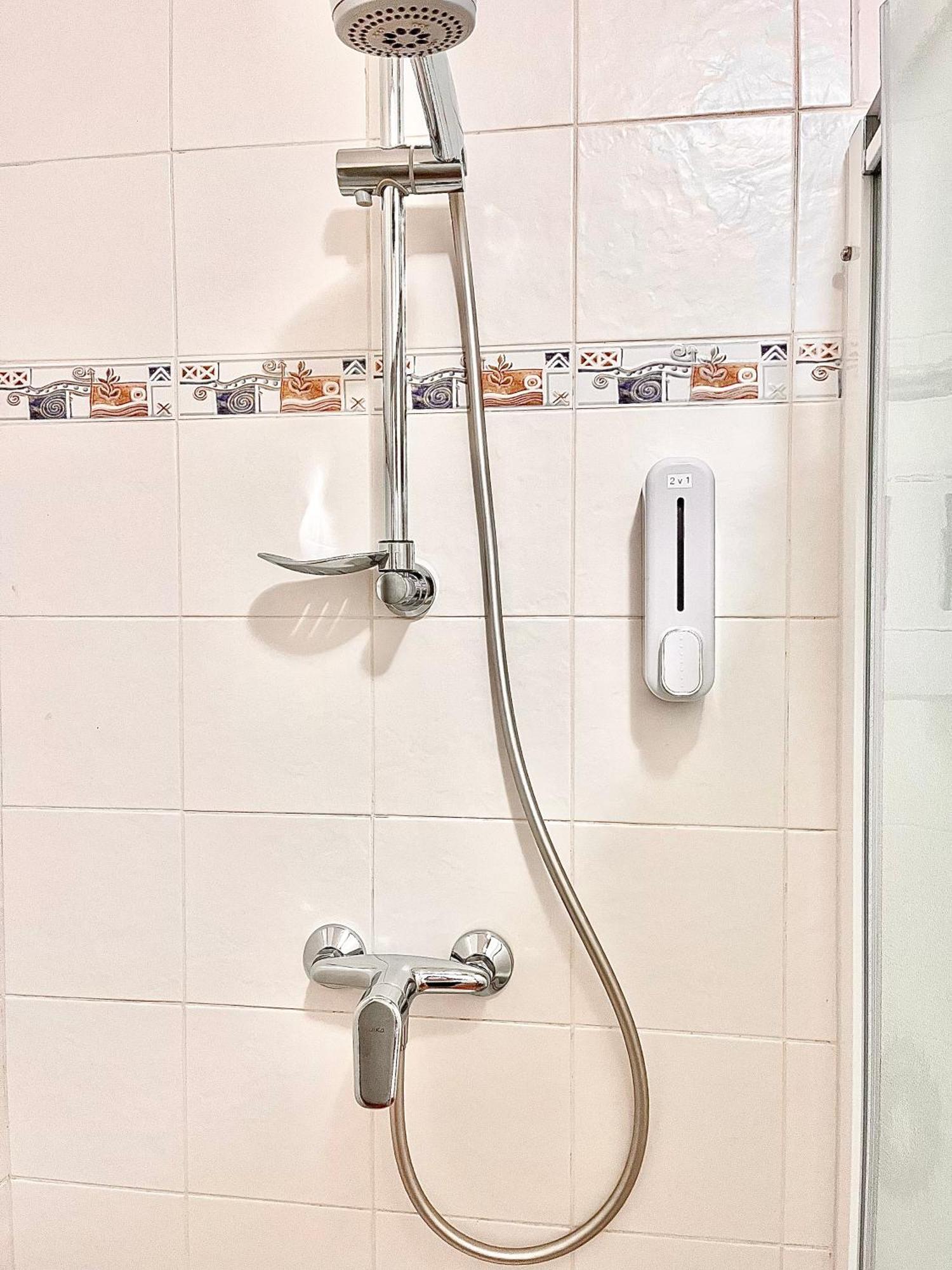 P&P Jicin Apartments - Soukrome 2-3 Luzkove Pokoje S Vlastni Kuchyni A Koupelnou Ngoại thất bức ảnh