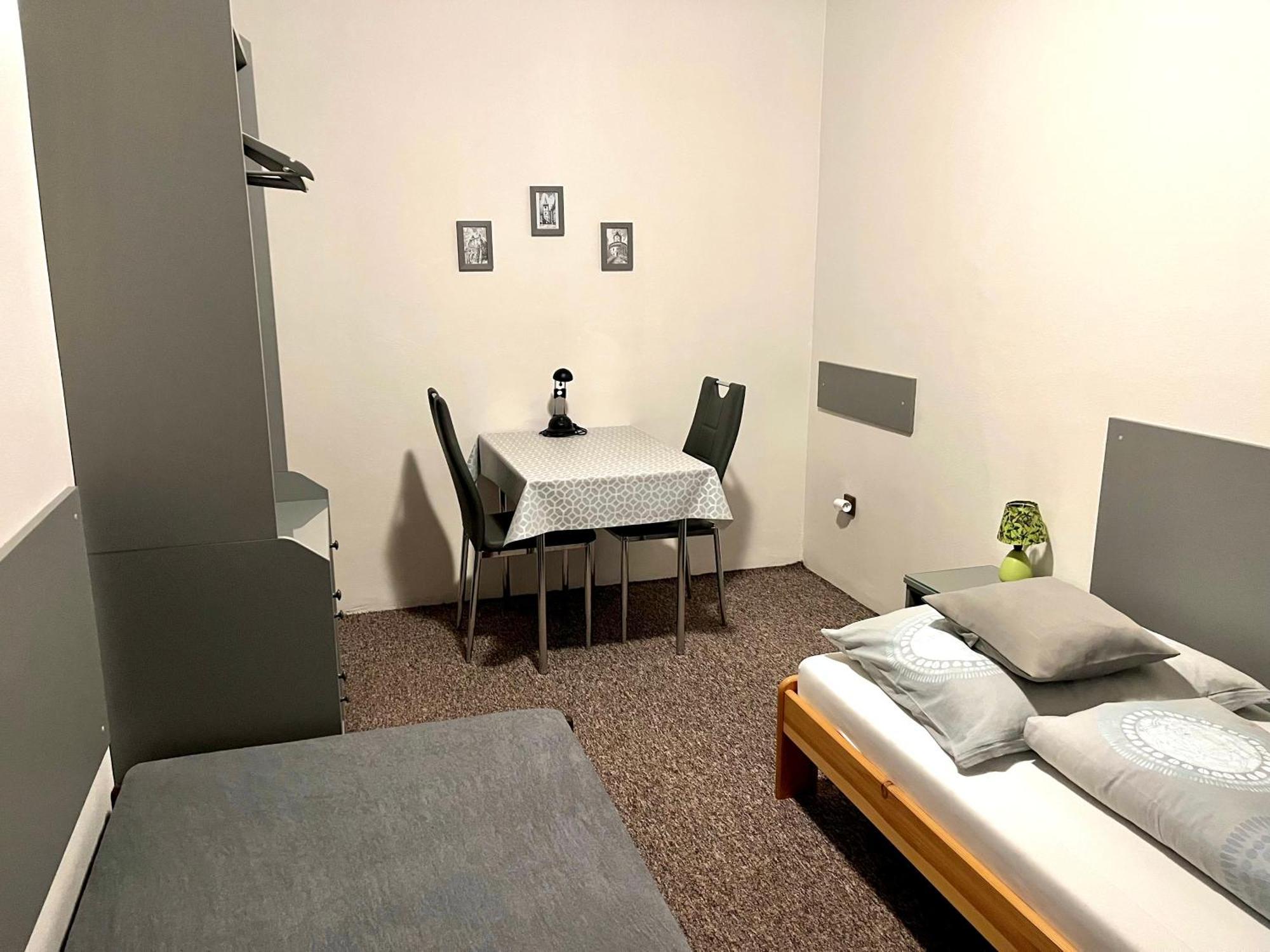 P&P Jicin Apartments - Soukrome 2-3 Luzkove Pokoje S Vlastni Kuchyni A Koupelnou Ngoại thất bức ảnh